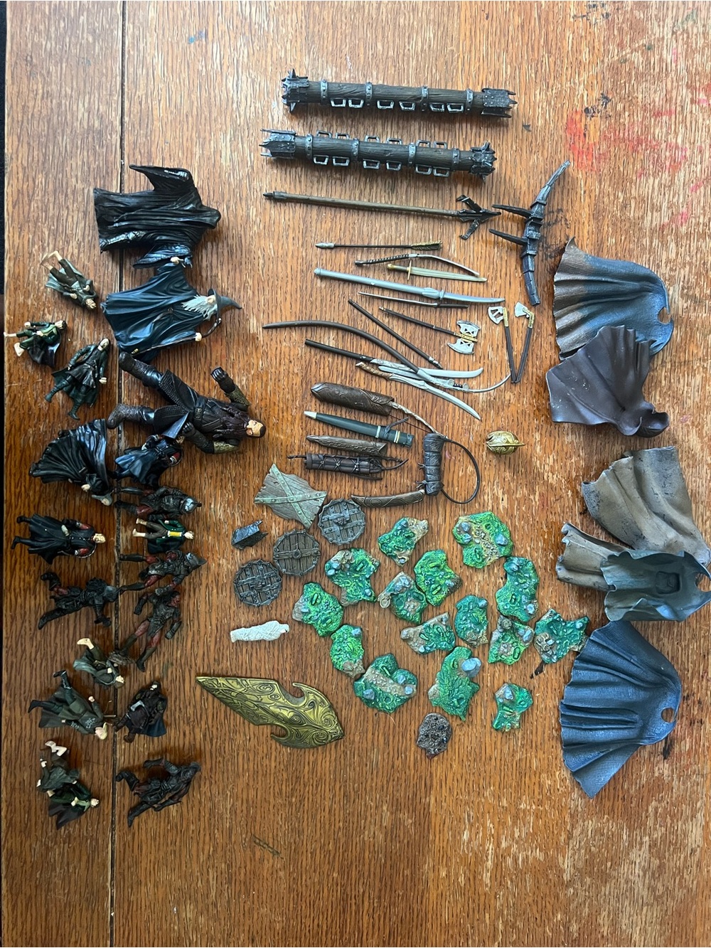 Assorted Dark Fantasy Action Figure Accessories and Cloaks - Black/Brown